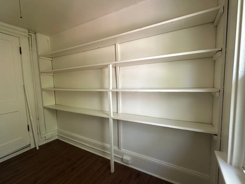 Pantry 6'x10' - 21 N Braddock St