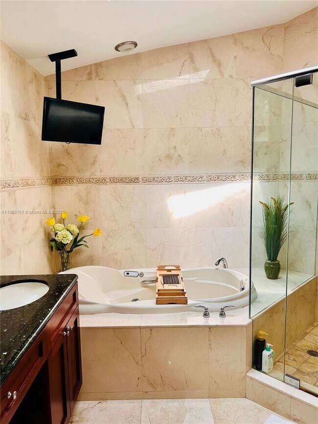 Building Photo - 484 Commodore Cir