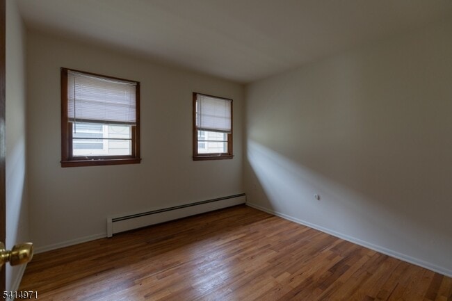 Building Photo - 318 Kennedy Dr