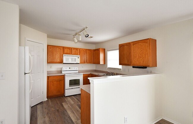 Building Photo - 3 Bedroom home near North Lake Mall Professionally managed by Select Real Estate