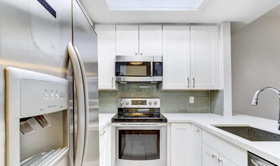 Building Photo - 2210 River Run Dr