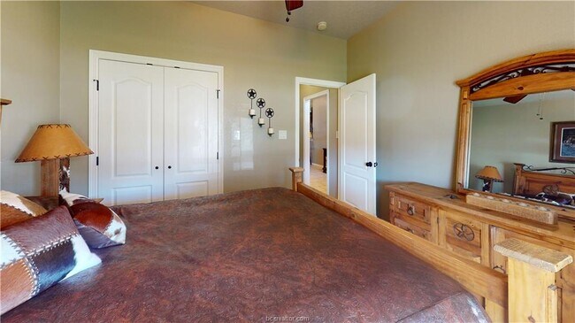 Building Photo - 131 Roucourt Loop