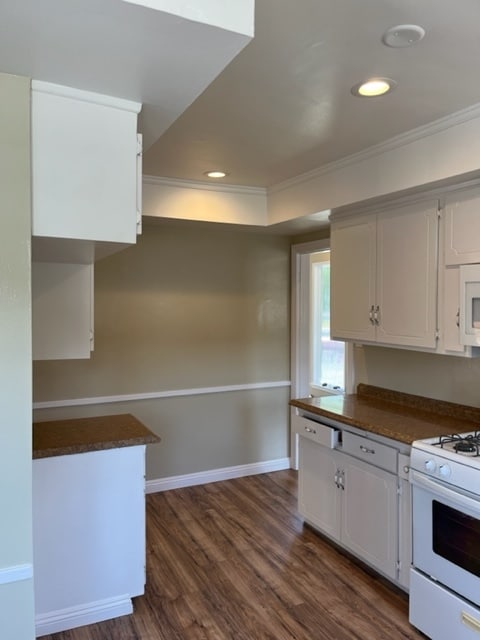 Recessed lighting. - 18033 Glenburn Ave