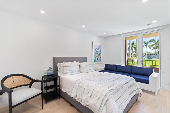 Building Photo - 120 SE 5th Ave