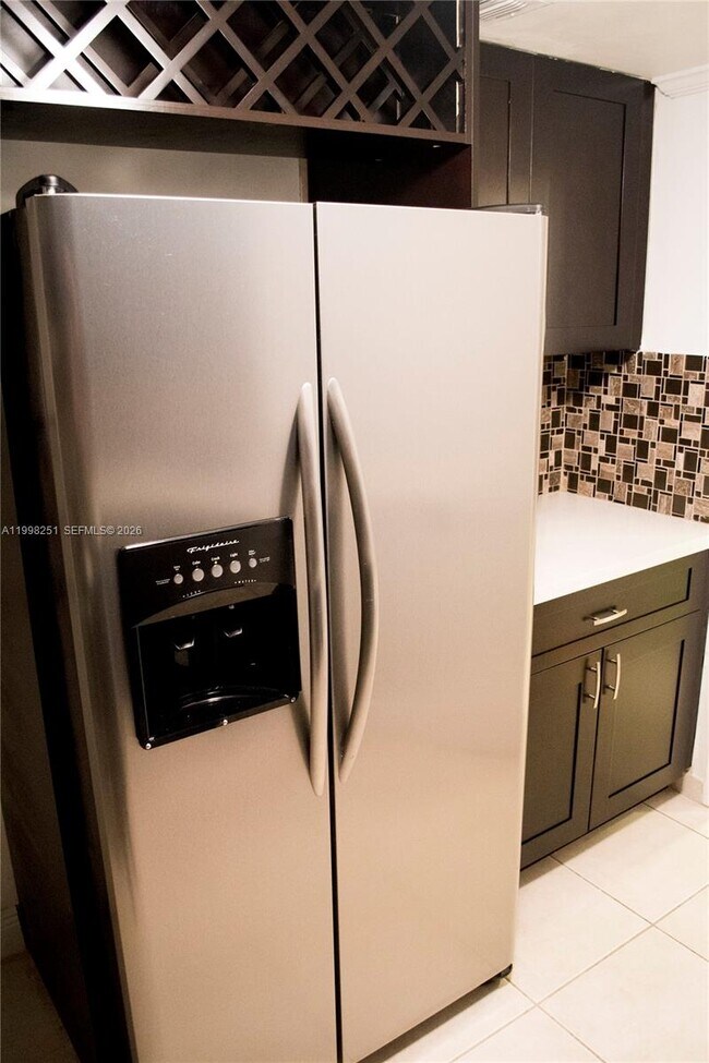 Building Photo - 825 Brickell Bay Dr