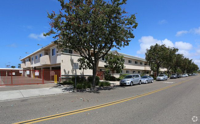 Building Photo - Country Club Lane Apartments