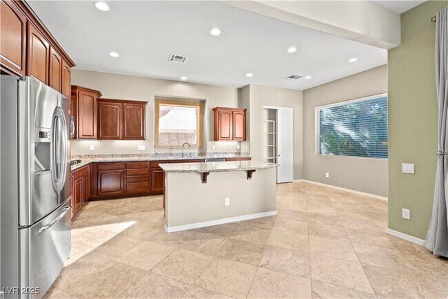 Building Photo - 2685 La Boutique St