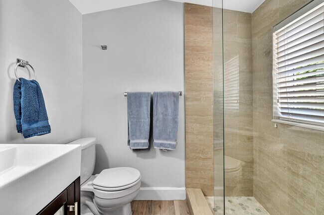 Building Photo - 3204 Beacon St