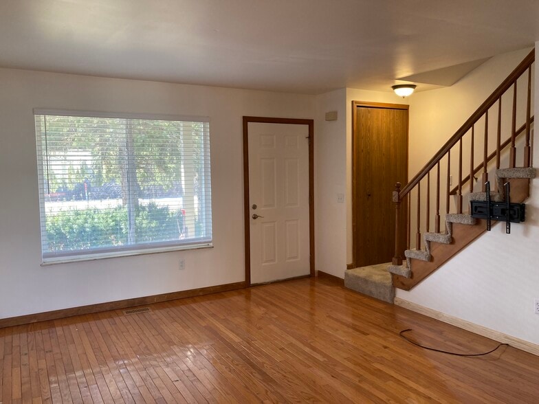 Building Photo - 6155 Porter Rd