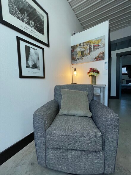 READING NOOK - 475 S Hickory St