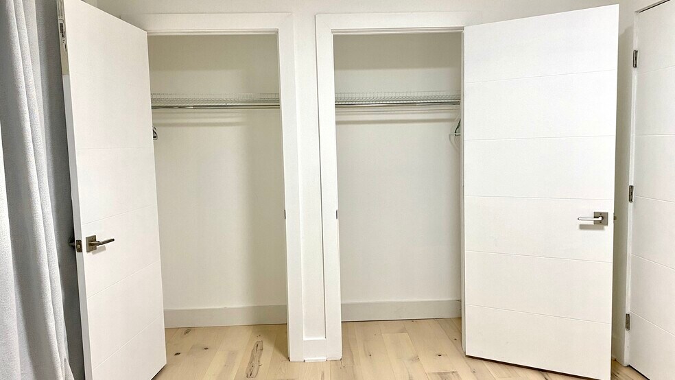 Building Photo - 411 10th Ave