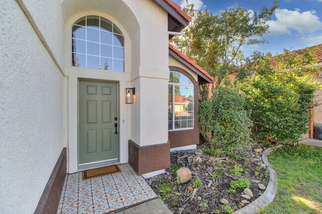 Building Photo - 2559 Du Bois Dr