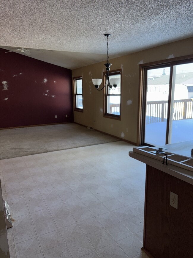 Building Photo - 308 W Elm St