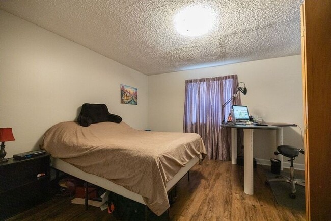 Building Photo - 290 Appleby Dr