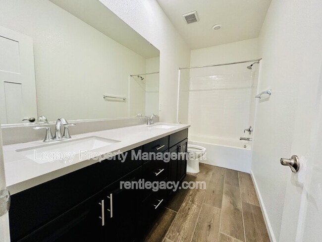 Building Photo - 3879 Ivan Way