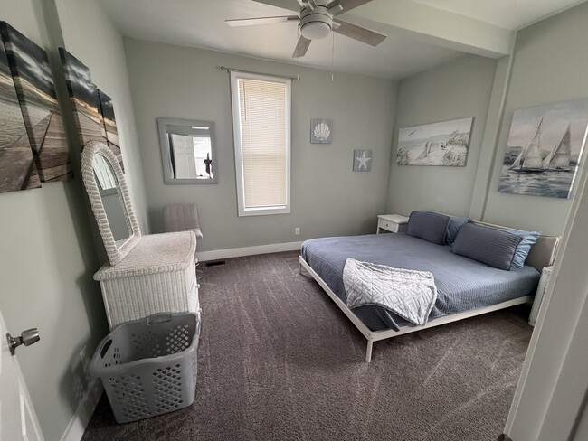 Building Photo - 829 E 27th St