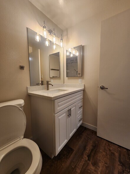 Hallway Bathroom - 431 S Simpson Ave