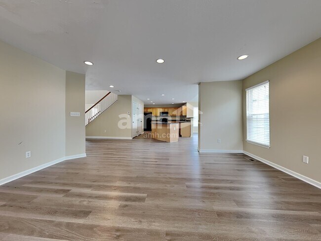 Building Photo - 5 Wells Dr