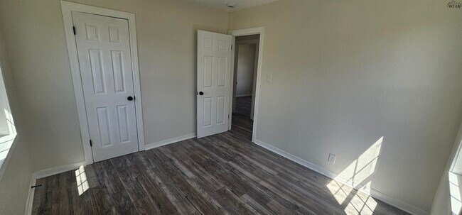 Building Photo - 1404 Deville St