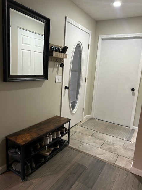 foyer - 2130 Hammond Pl E