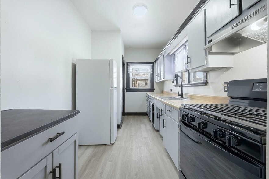 Building Photo - 2406 Miner St