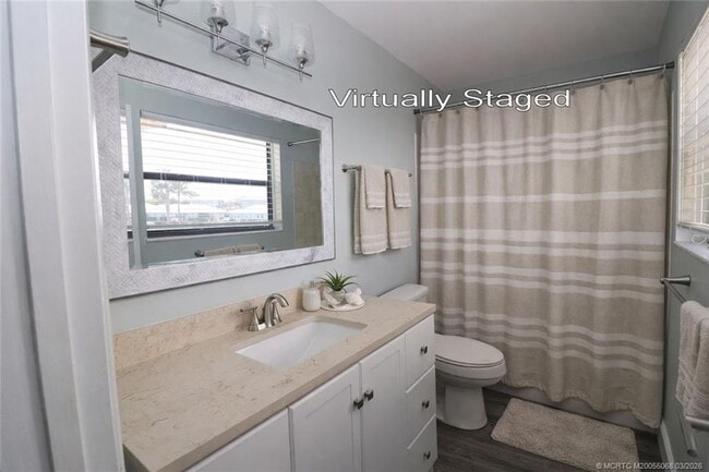 Building Photo - 2083 NE Collins Cir