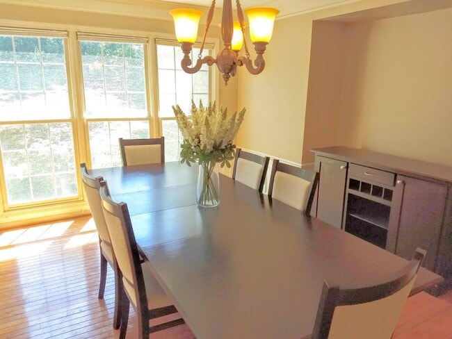 Building Photo - 47498 Fox Run Dr