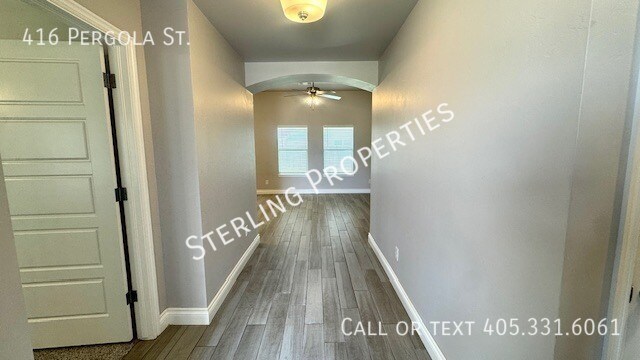 Building Photo - 416 Pergola St