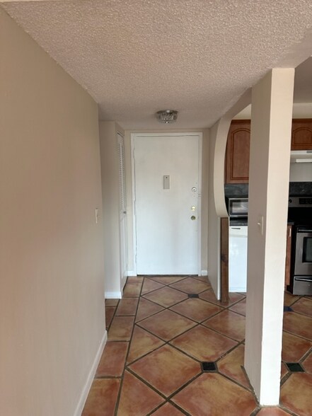 Building Photo - 1300 NE Miami Gardens Dr