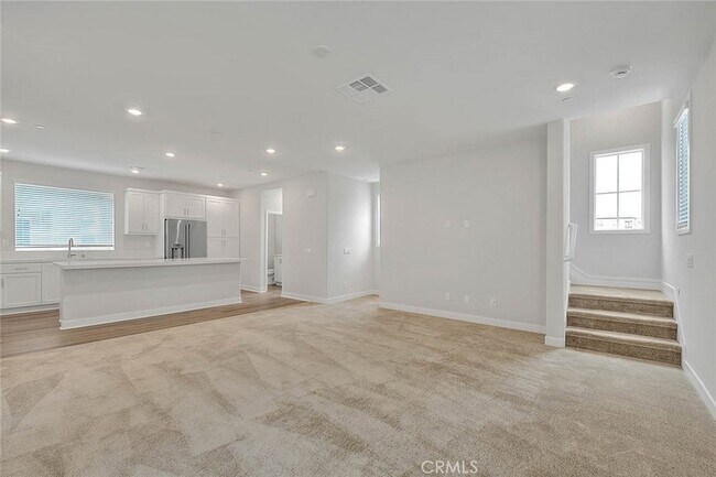 Building Photo - 6 Crown Point Dr