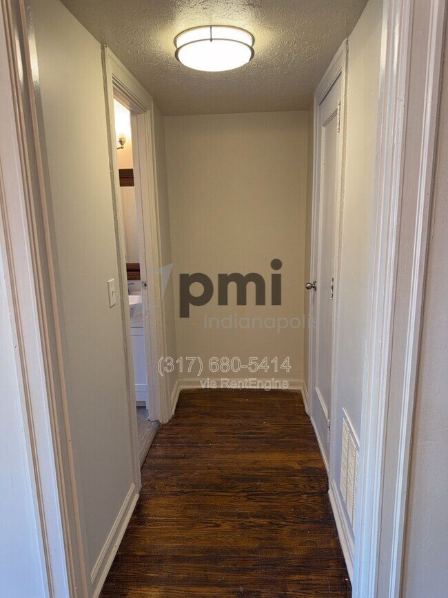 Building Photo - 1 W 28th St