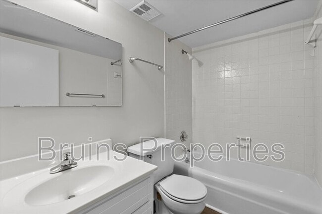 Building Photo - 1522 Benjamin Pkwy