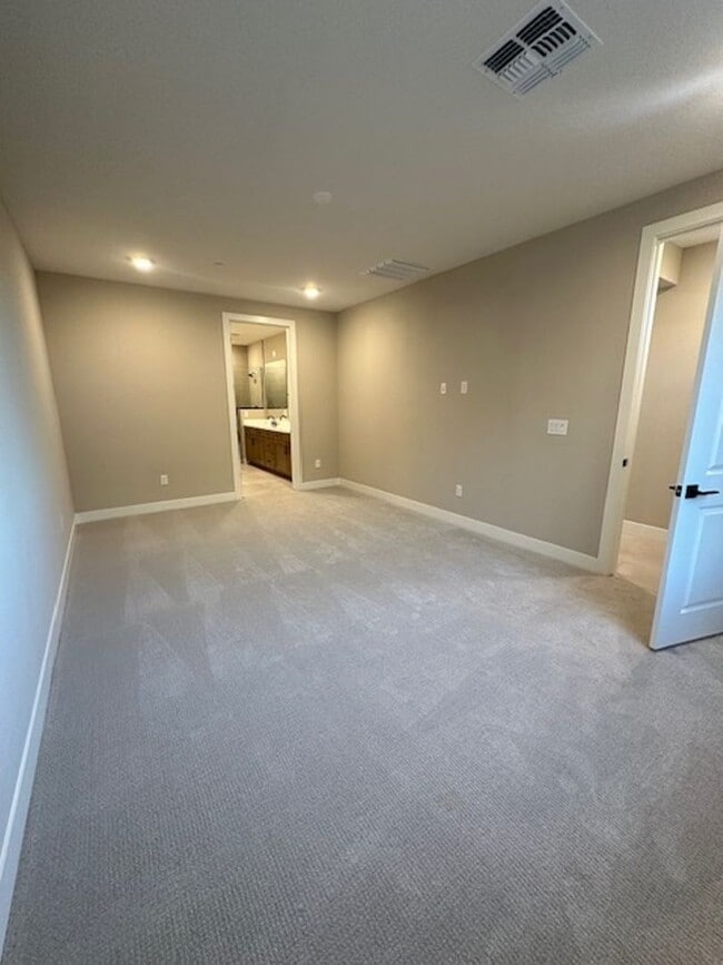 Building Photo - 2121 W Sonoran Desert Dr