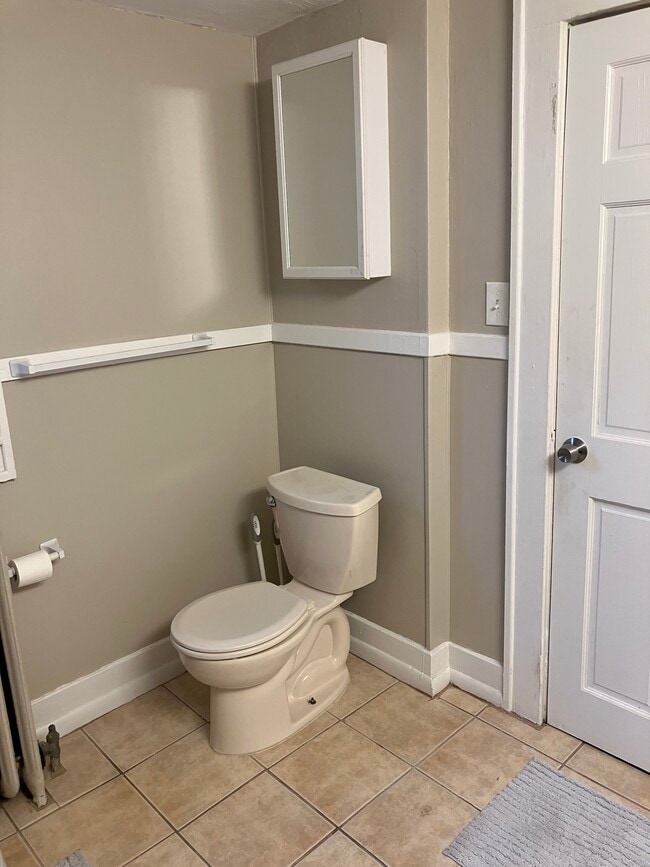 Building Photo - 607 E Farnum Ave