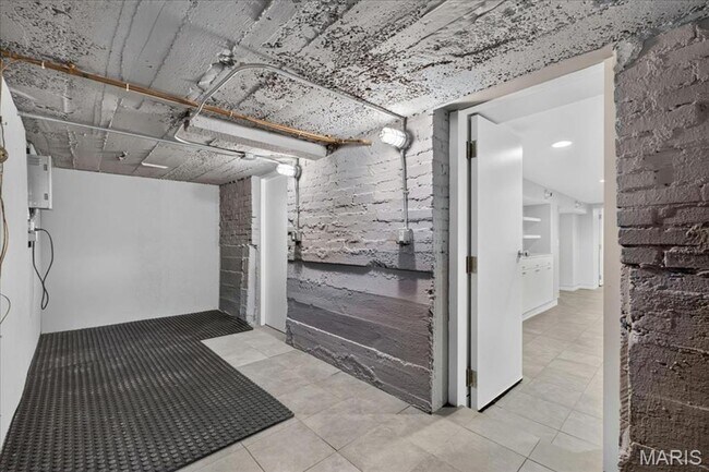 Building Photo - Richmond Heights Home!