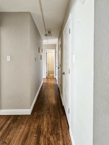 Building Photo - 1520 Glencoe St