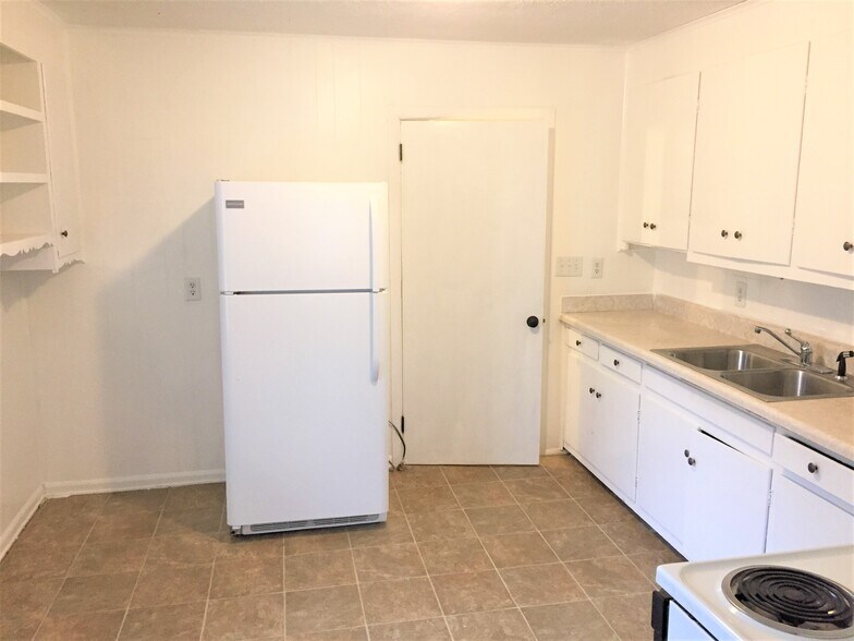 Building Photo - 126 Irene Cir