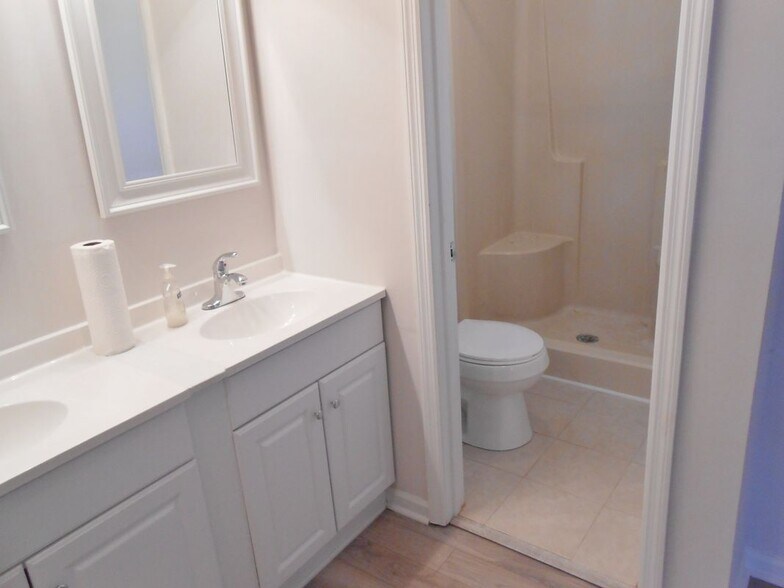 Building Photo - 199 Tall Pines Rd