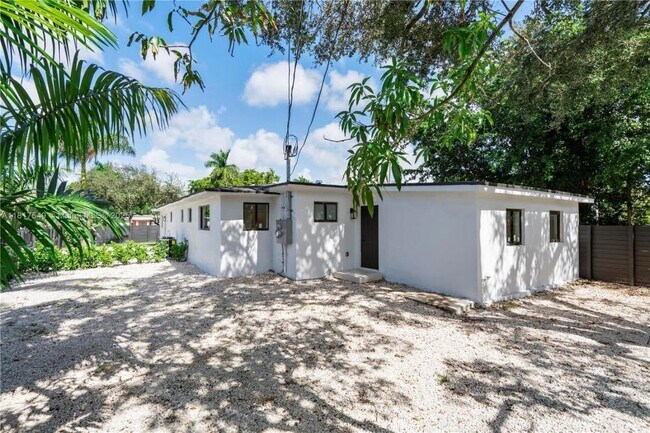 Building Photo - 2 bedroom in North Miami FL 33161