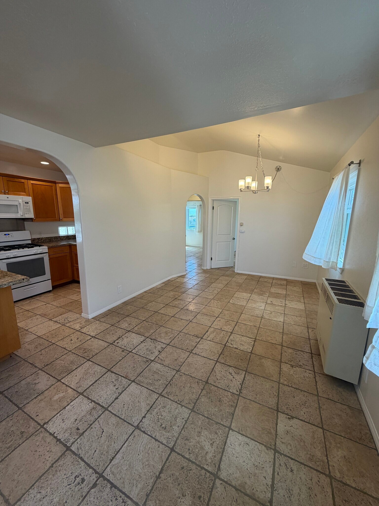 Entry/Dining Room - 256 17th St
