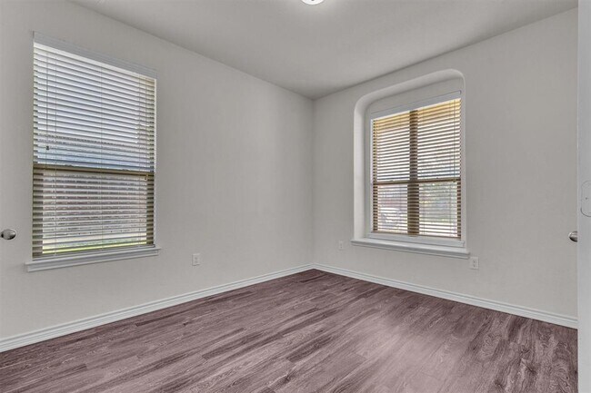 Building Photo - 3894 Bentwood Way