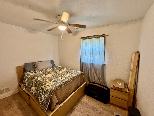 Building Photo - Charming Brick Ranch Near the Beach & Bases