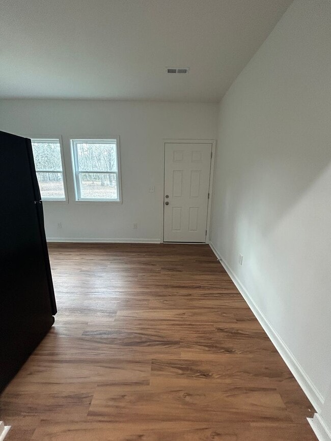 Building Photo - SPECIAL DEAL: $250 OFF FIRST MONTH'S RENT