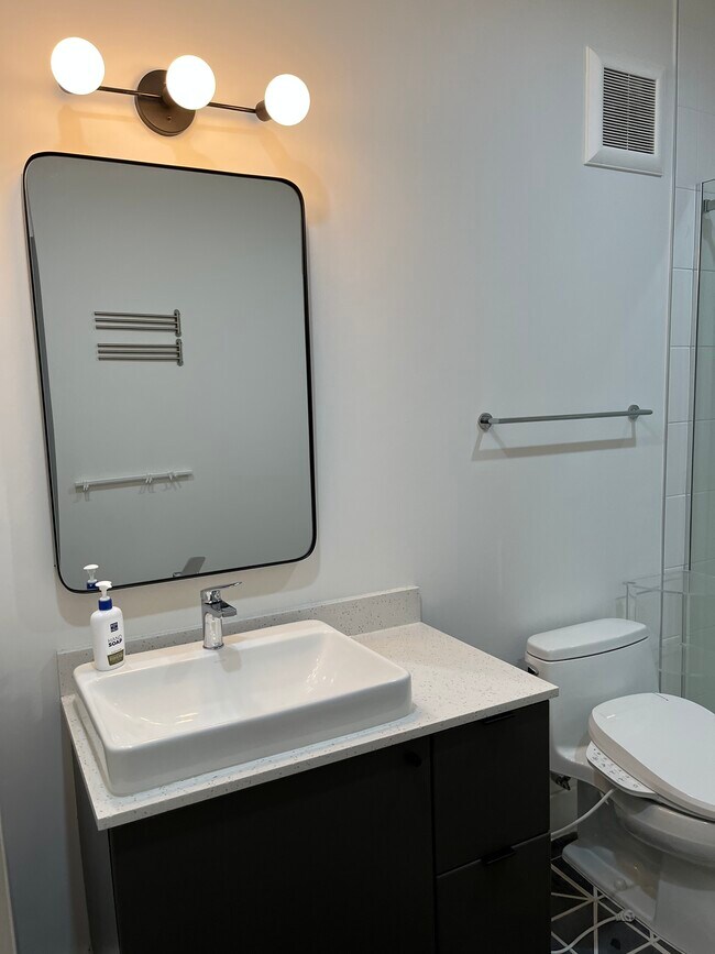 Building Photo - 2709 E 5th St