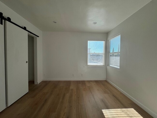 Building Photo - 3261 Del Mar Ave