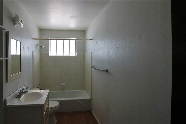 Building Photo - 263 W 300 N