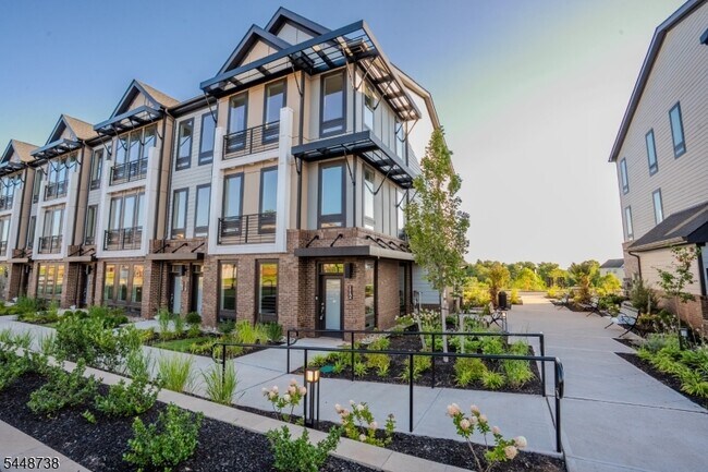Building Photo - 112 Village Dr