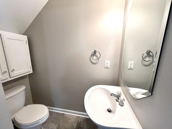 Building Photo - INDIAN PARK END UNIT TOWNHOME!