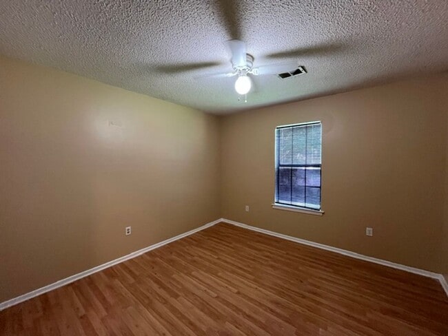 Building Photo - Renovated 3 Bedroom 1.5 Bath Home for Rent!!