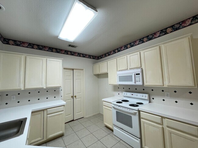 Building Photo - House for Lease in West Plano